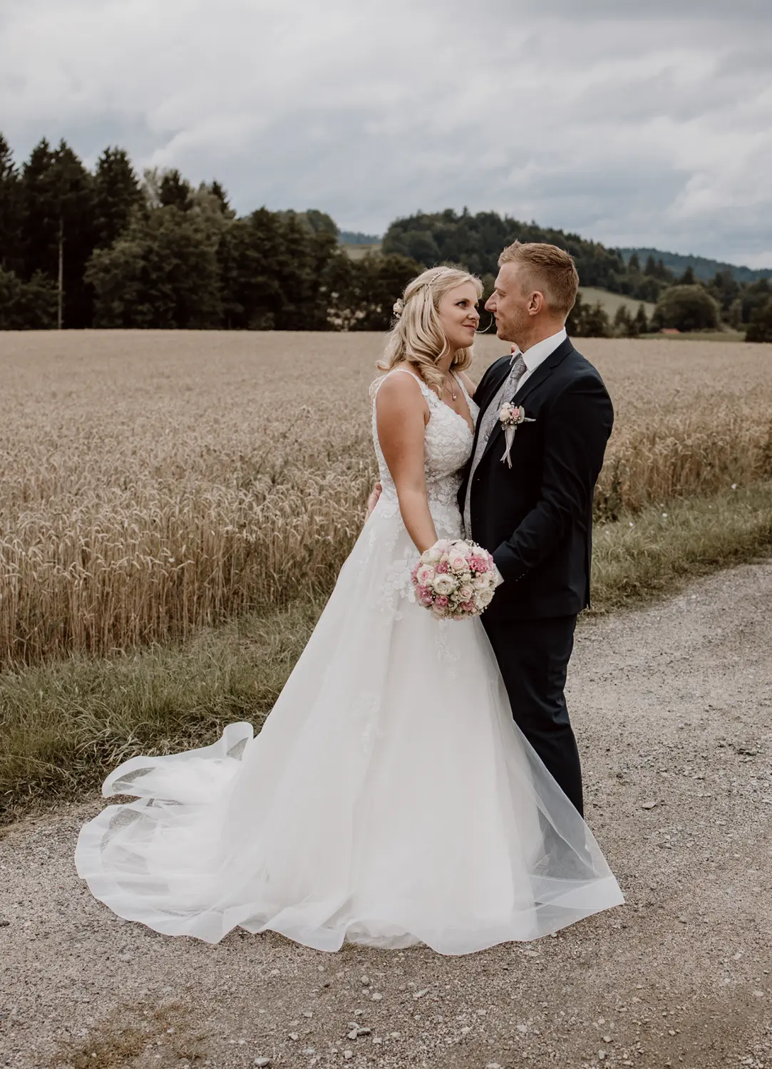 Fotografie Freiraum, Hochzeitspaar-Fotografie im freien Feld