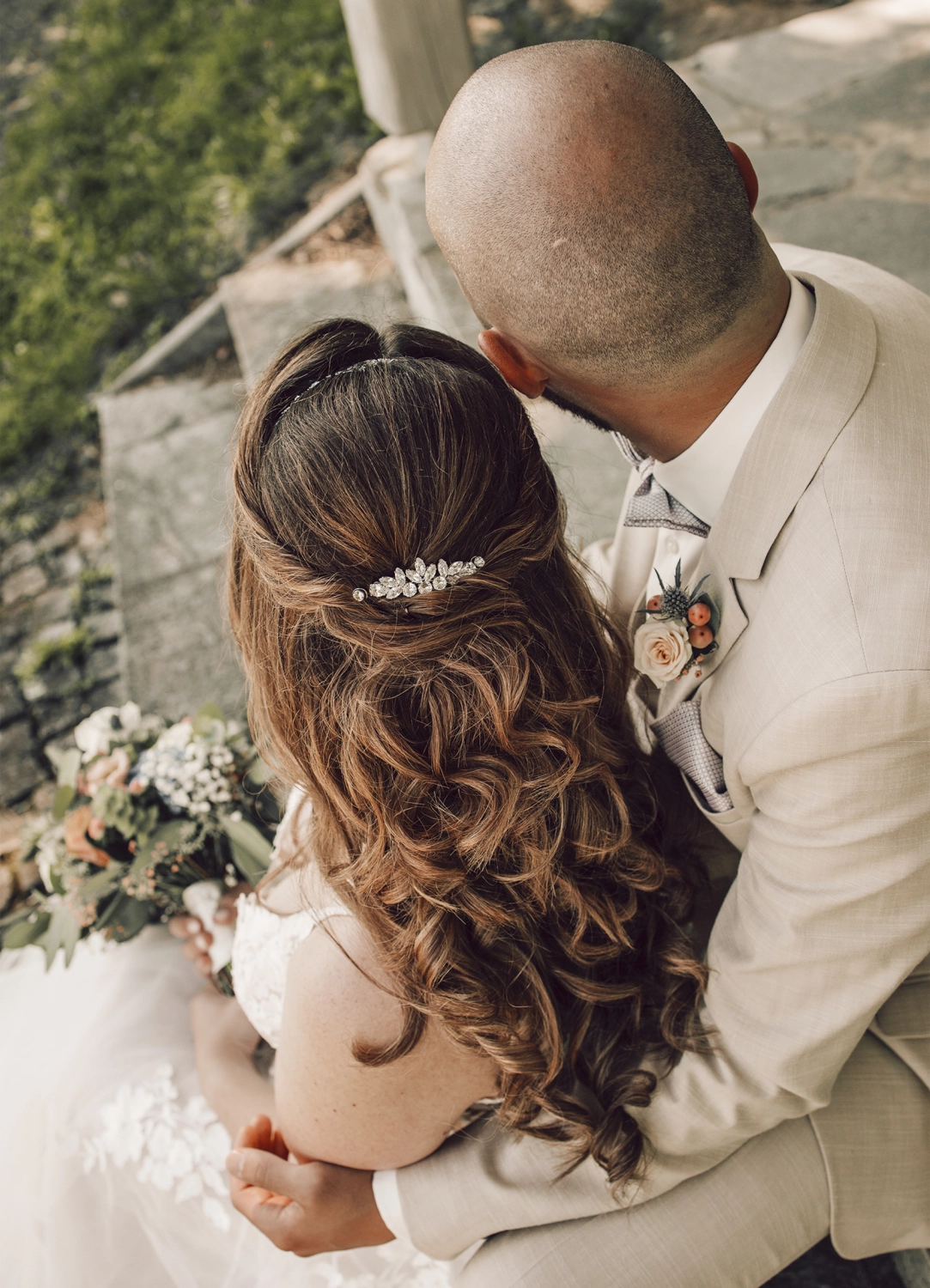 Fotografie Freiraum, Hochzeitsfotografie, Christina+Fabian, ein kleines Mädchen im weißen Kleid